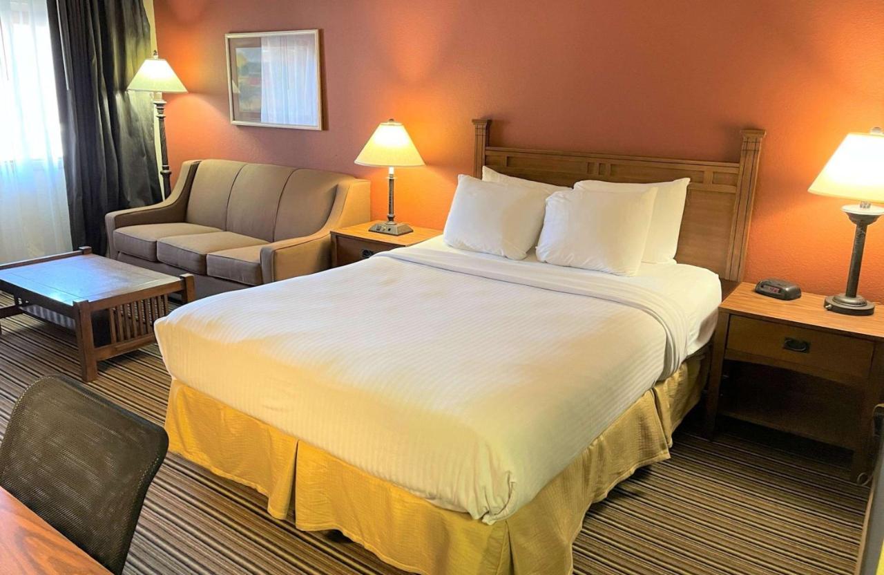 Crossroads Hotel & Event Center Fort Dodge Kültér fotó
