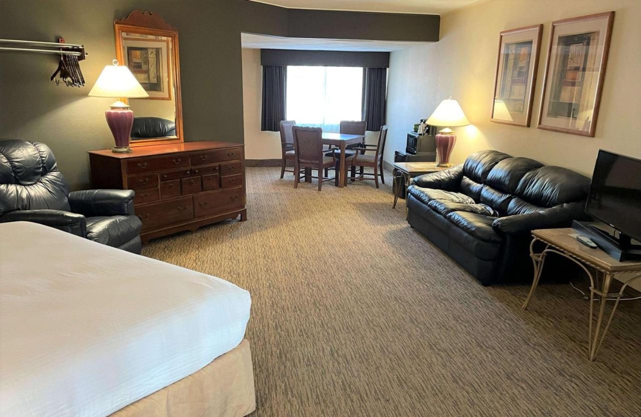 Crossroads Hotel & Event Center Fort Dodge Kültér fotó